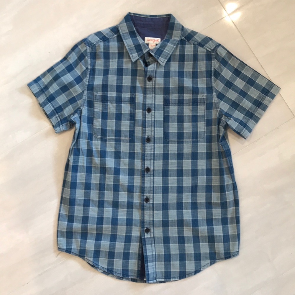 Short sleeve button shirt. Youth.